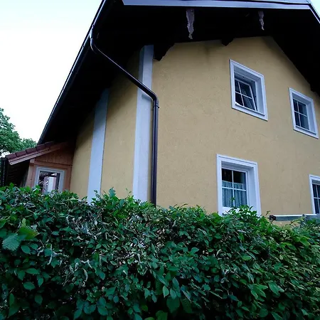 Ferienhaus Mit Wintergarten 度假居 *